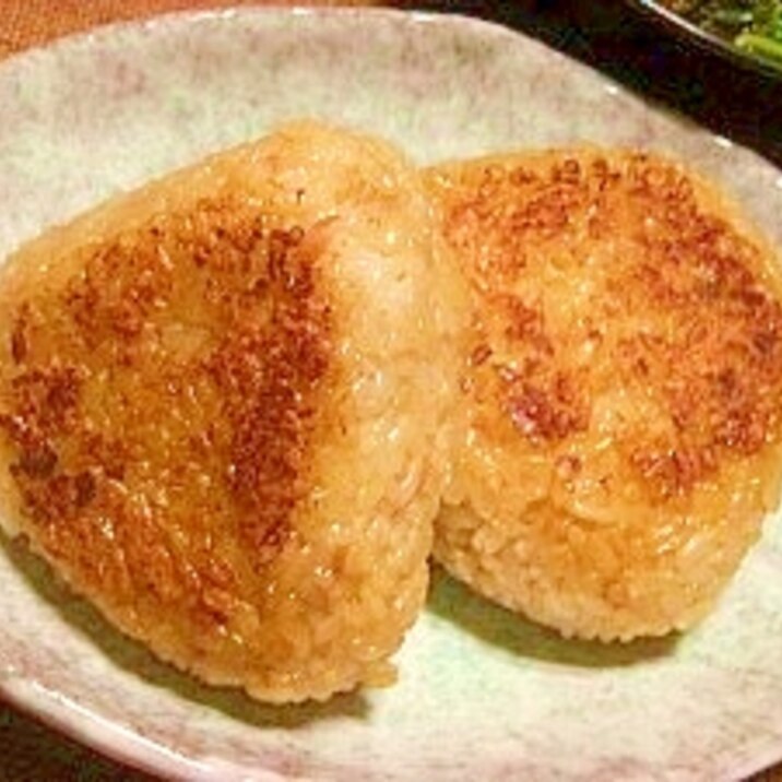 梅干し入り☆しょっぱい焼きおにぎり